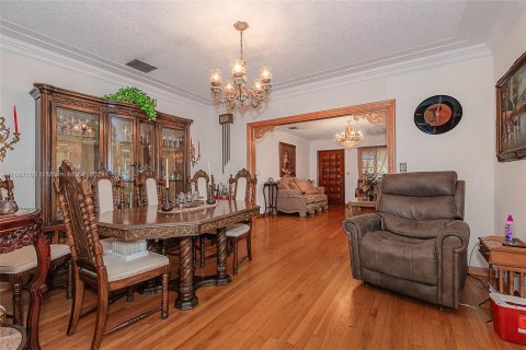 Villa ou maison à vendre à Hialeah, Floride: 5 chambres, 287.53 m2 № 1383035 - photo 8