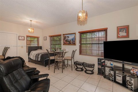 Villa ou maison à vendre à Hialeah, Floride: 5 chambres, 287.53 m2 № 1383035 - photo 11