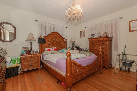 Villa ou maison à vendre à Hialeah, Floride: 5 chambres, 287.53 m2 № 1383035 - photo 4