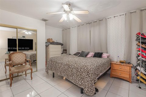 Villa ou maison à vendre à Hialeah, Floride: 5 chambres, 287.53 m2 № 1383035 - photo 18