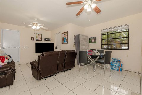 Villa ou maison à vendre à Hialeah, Floride: 5 chambres, 287.53 m2 № 1383035 - photo 19