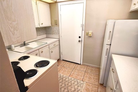 Condo in Pompano Beach, Florida, 1 bedroom  № 1119002 - photo 10