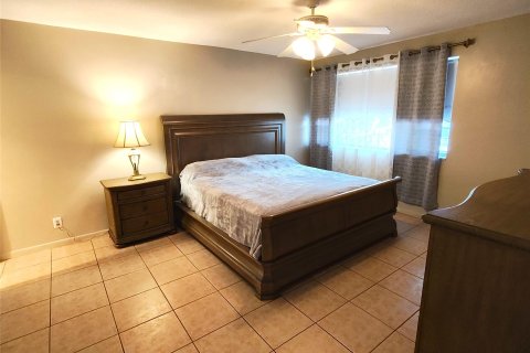 Condo in Pompano Beach, Florida, 1 bedroom  № 1119002 - photo 4