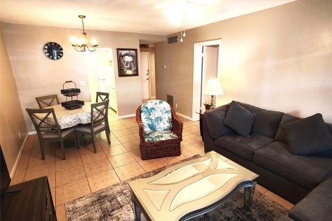 Condo in Pompano Beach, Florida, 1 bedroom  № 1119002 - photo 3