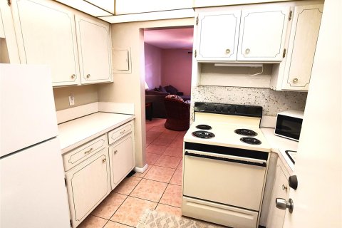 Condo in Pompano Beach, Florida, 1 bedroom  № 1119002 - photo 11