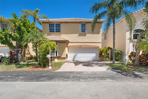 House in Hollywood, Florida 3 bedrooms, 200.95 sq.m. № 1118871 - photo 1