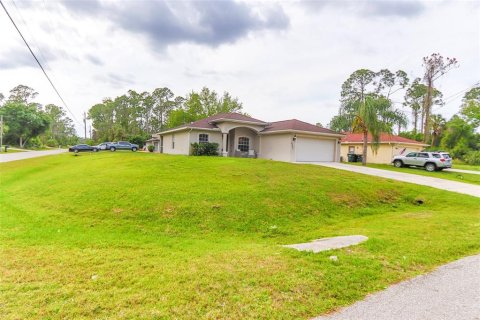 House in North Port, Florida 3 bedrooms, 136.1 sq.m. № 1283076 - photo 26