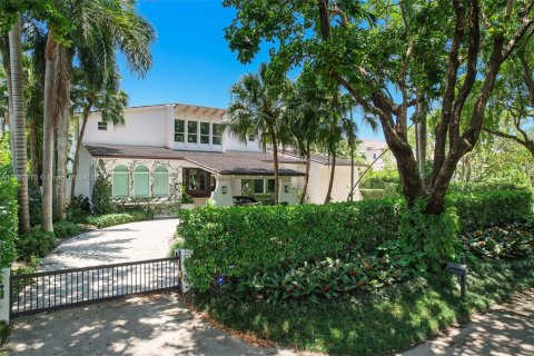 House in Coral Gables, Florida 5 bedrooms, 563.82 sq.m. № 1185758 - photo 1