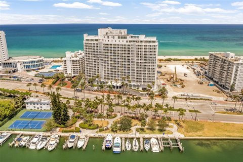 Condo in Miami Beach, Florida, 1 bedroom  № 1184326 - photo 18