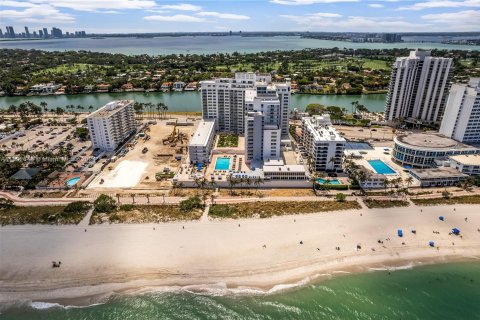 Condo in Miami Beach, Florida, 1 bedroom  № 1184326 - photo 17