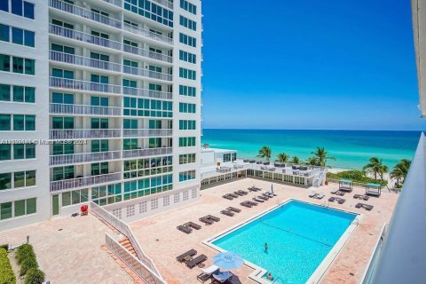 Condo in Miami Beach, Florida, 1 bedroom  № 1184326 - photo 21