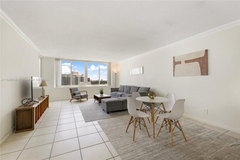 Condominio en venta en Miami Beach, Florida, 1 dormitorio, 91.04 m2 № 1184326 - foto 7