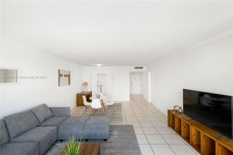 Condo in Miami Beach, Florida, 1 bedroom  № 1184326 - photo 8