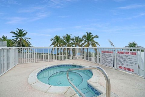 Condo in Miami Beach, Florida, 1 bedroom  № 1184326 - photo 22