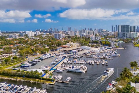 Propiedad comercial en venta en Miami, Florida № 1185055 - foto 6