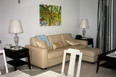 Condominio en venta en Hallandale Beach, Florida, 1 dormitorio, 77.11 m2 № 684092 - foto 12