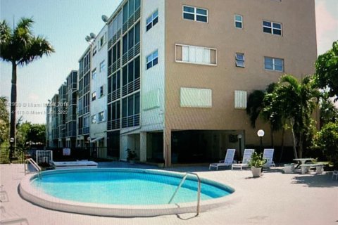 Condominio en venta en Hallandale Beach, Florida, 1 dormitorio, 77.11 m2 № 684092 - foto 4