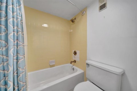 Condo in Davie, Florida, 2 bedrooms  № 1370532 - photo 24