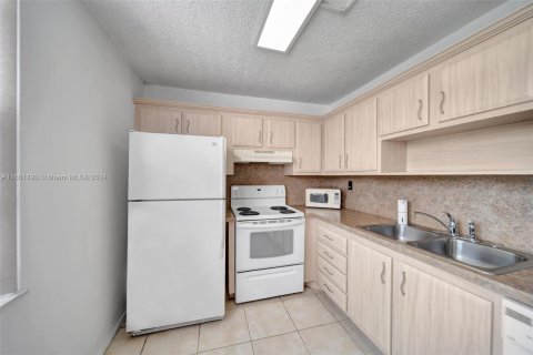 Condo in Davie, Florida, 2 bedrooms  № 1370532 - photo 18