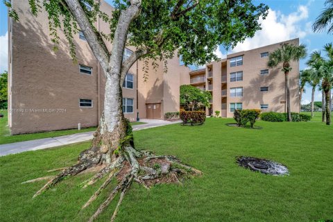 Condo in Davie, Florida, 2 bedrooms  № 1370532 - photo 1