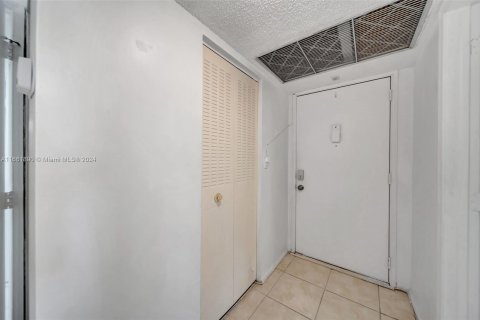 Condo in Davie, Florida, 2 bedrooms  № 1370532 - photo 20