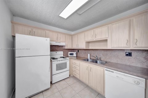 Condo in Davie, Florida, 2 bedrooms  № 1370532 - photo 19