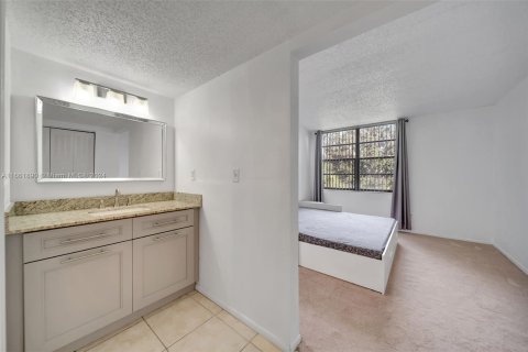 Condo in Davie, Florida, 2 bedrooms  № 1370532 - photo 25