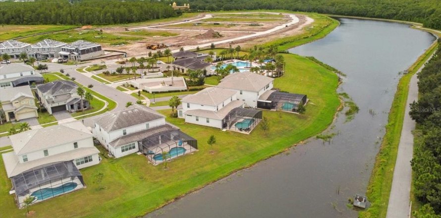 Casa en Kissimmee, Florida 7 dormitorios, 379.41 m2 № 1401843