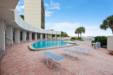 Condominio en venta en North Palm Beach, Florida, 2 dormitorios, 114.73 m2 № 652580 - foto 9
