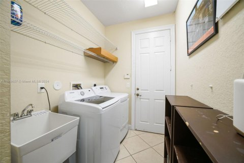 Casa en venta en Miramar, Florida, 5 dormitorios, 257.43 m2 № 1178146 - foto 22