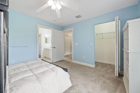 House in Miramar, Florida 5 bedrooms, 257.43 sq.m. № 1178146 - photo 16