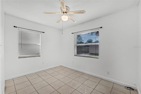 House in Orlando, Florida 2 bedrooms, 97.55 sq.m. № 1394132 - photo 13