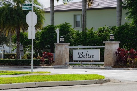 Villa ou maison à vendre à Homestead, Floride: 3 chambres № 841214 - photo 1