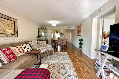 Condominio en venta en Pembroke Pines, Florida, 2 dormitorios, 105.63 m2 № 951431 - foto 1