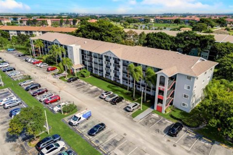 Condominio en venta en Pembroke Pines, Florida, 2 dormitorios, 105.63 m2 № 951431 - foto 25