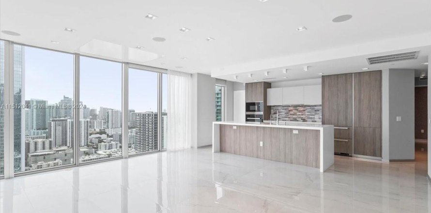 Condominio en Miami, Florida, 3 dormitorios  № 942299