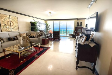 Condo in Aventura, Florida, 2 bedrooms  № 1309523 - photo 16