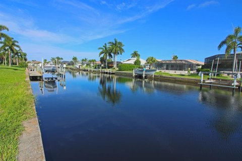 House in Punta Gorda, Florida 3 bedrooms, 205.22 sq.m. № 1356218 - photo 28