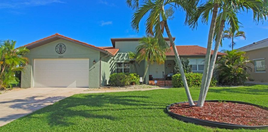 House in Punta Gorda, Florida 3 bedrooms, 205.22 sq.m. № 1356218