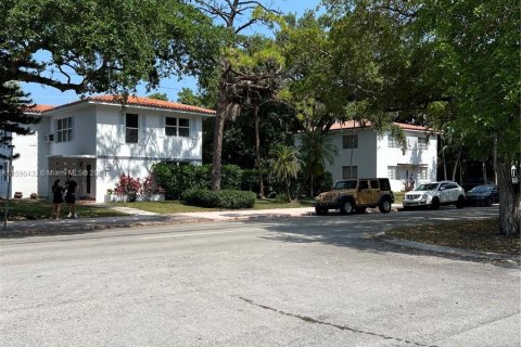 Propiedad comercial en venta en Coral Gables, Florida, 223.15 m2 № 1180037 - foto 1