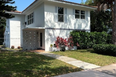 Propiedad comercial en venta en Coral Gables, Florida, 223.15 m2 № 1180037 - foto 5