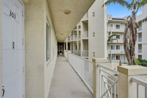 Condo in Pompano Beach, Florida, 2 bedrooms  № 1092580 - photo 22
