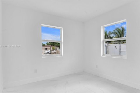 Casa en venta en Hialeah, Florida, 3 dormitorios, 124.4 m2 № 1370470 - foto 18