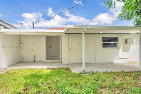 Villa ou maison à vendre à Hialeah, Floride: 3 chambres, 124.4 m2 № 1370470 - photo 23