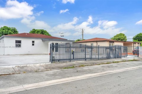 Villa ou maison à vendre à Hialeah, Floride: 3 chambres, 124.4 m2 № 1370470 - photo 7