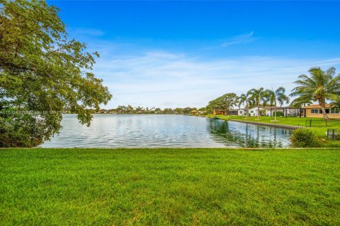 Villa ou maison à vendre à Pembroke Pines, Floride: 5 chambres, 207.73 m2 № 1294162 - photo 9