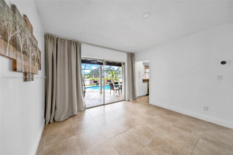 Casa en venta en Pembroke Pines, Florida, 5 dormitorios, 207.73 m2 № 1294162 - foto 12