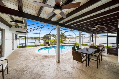 Villa ou maison à vendre à Pembroke Pines, Floride: 5 chambres, 207.73 m2 № 1294162 - photo 4