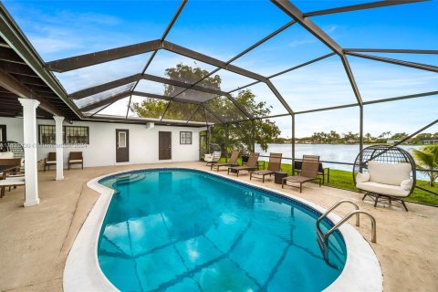 Villa ou maison à vendre à Pembroke Pines, Floride: 5 chambres, 207.73 m2 № 1294162 - photo 7