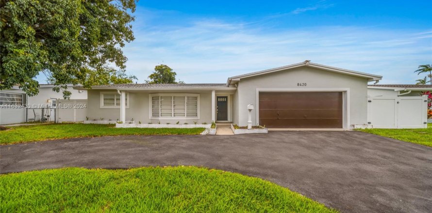 Villa ou maison à Pembroke Pines, Floride 5 chambres, 207.73 m2 № 1294162